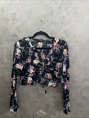 Forever 21 Black Floral Tie-Front Long Sleeve Crop Top
